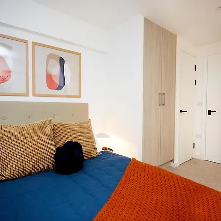 Luxury New Built Split-Level Flat With Rooftop Gardens Access-3